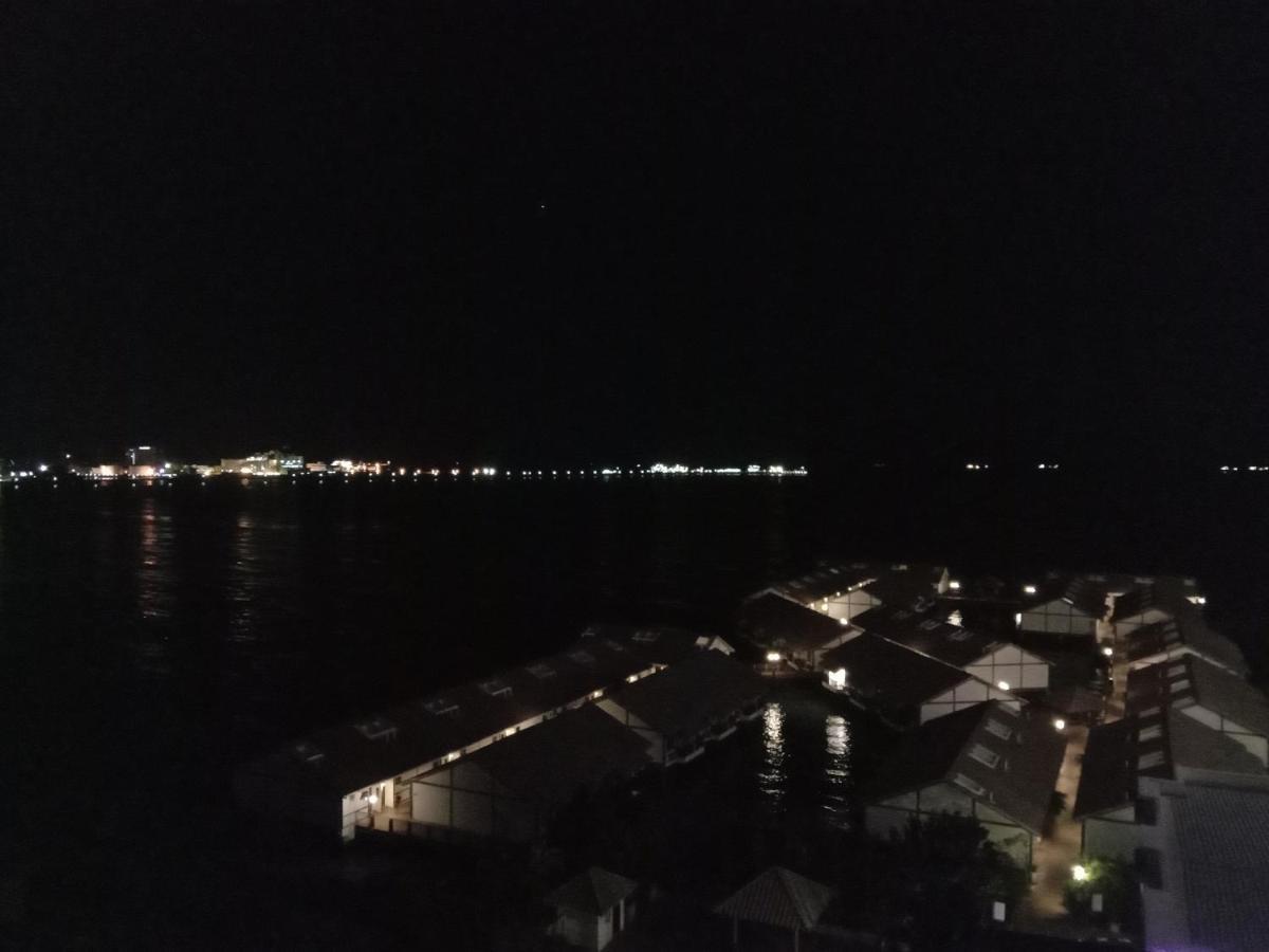 Glory Beach Resort Private Penthouse Port Dickson Exteriör bild